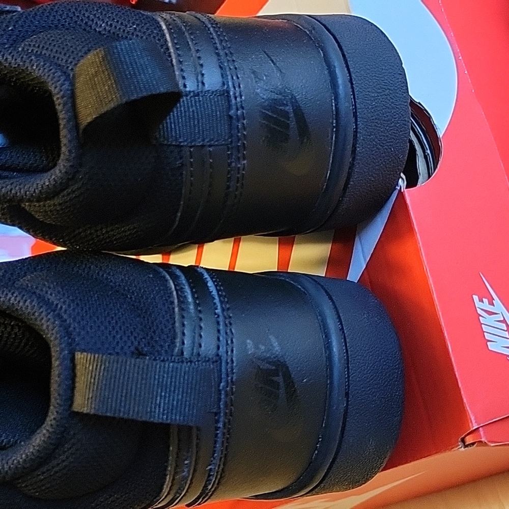 Nike Sneakers - Picture 3 of 7